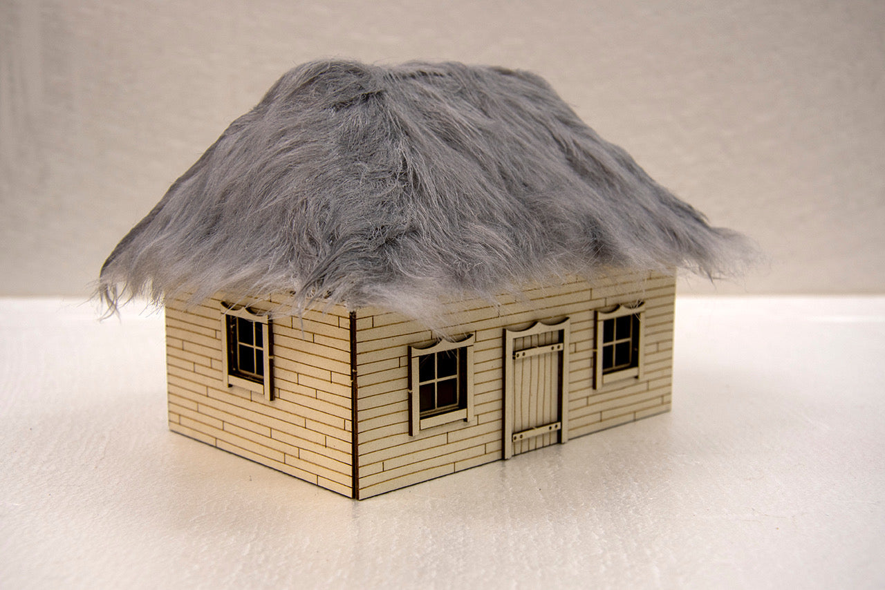 Détails des ensembles de bâtiments 3D avec des photos de fermes russes et des explications.