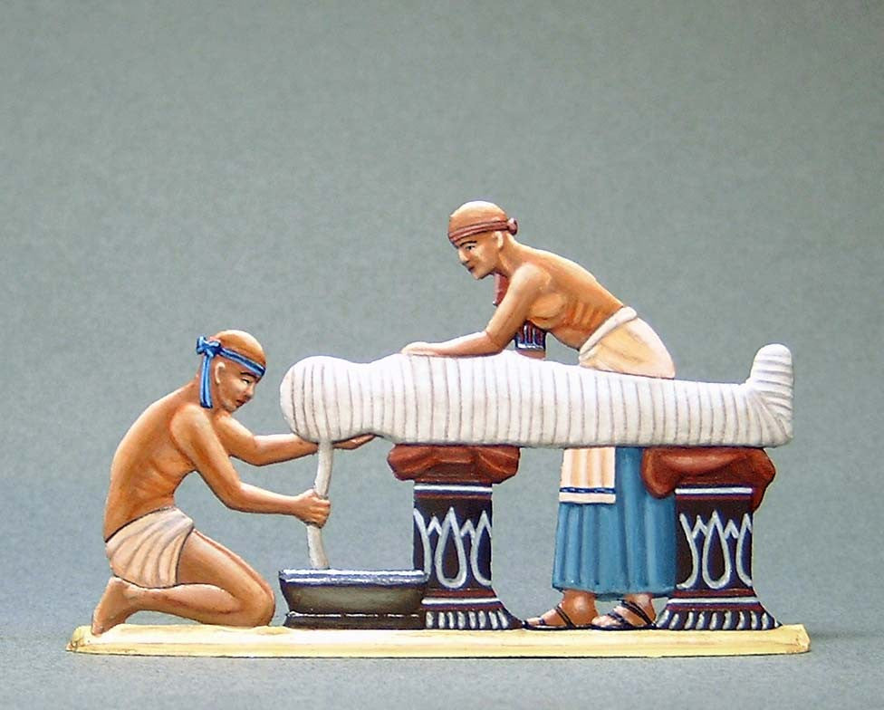 Two Priests Bandaging Mummy - Glorious Empires-Historical Miniatures  